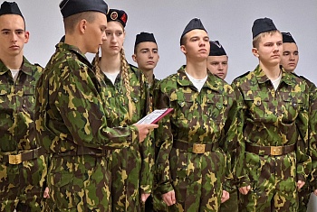 СЛУЖИТЬ С ГОРДОСТЬЮ