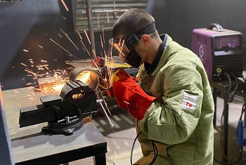 СВАРЩИК — ОПОРА ПРОМЫШЛЕННОСТИ