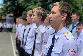 ТОРЖЕСТВЕННАЯ ЛИНЕЙКА В ПРЕДДВЕРИИ ДНЯ РОССИИ!